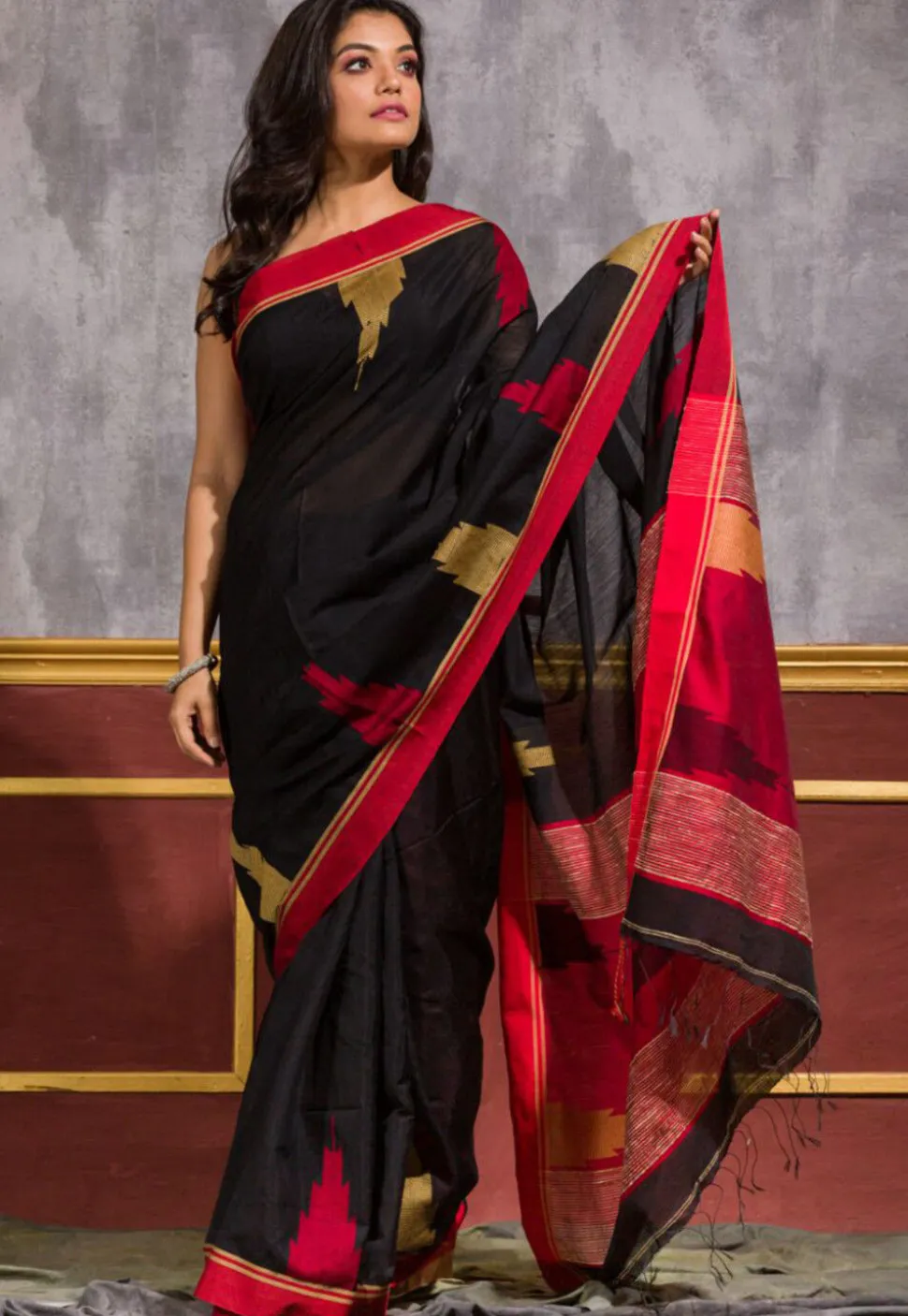 Handloom Cotton Saree in Black