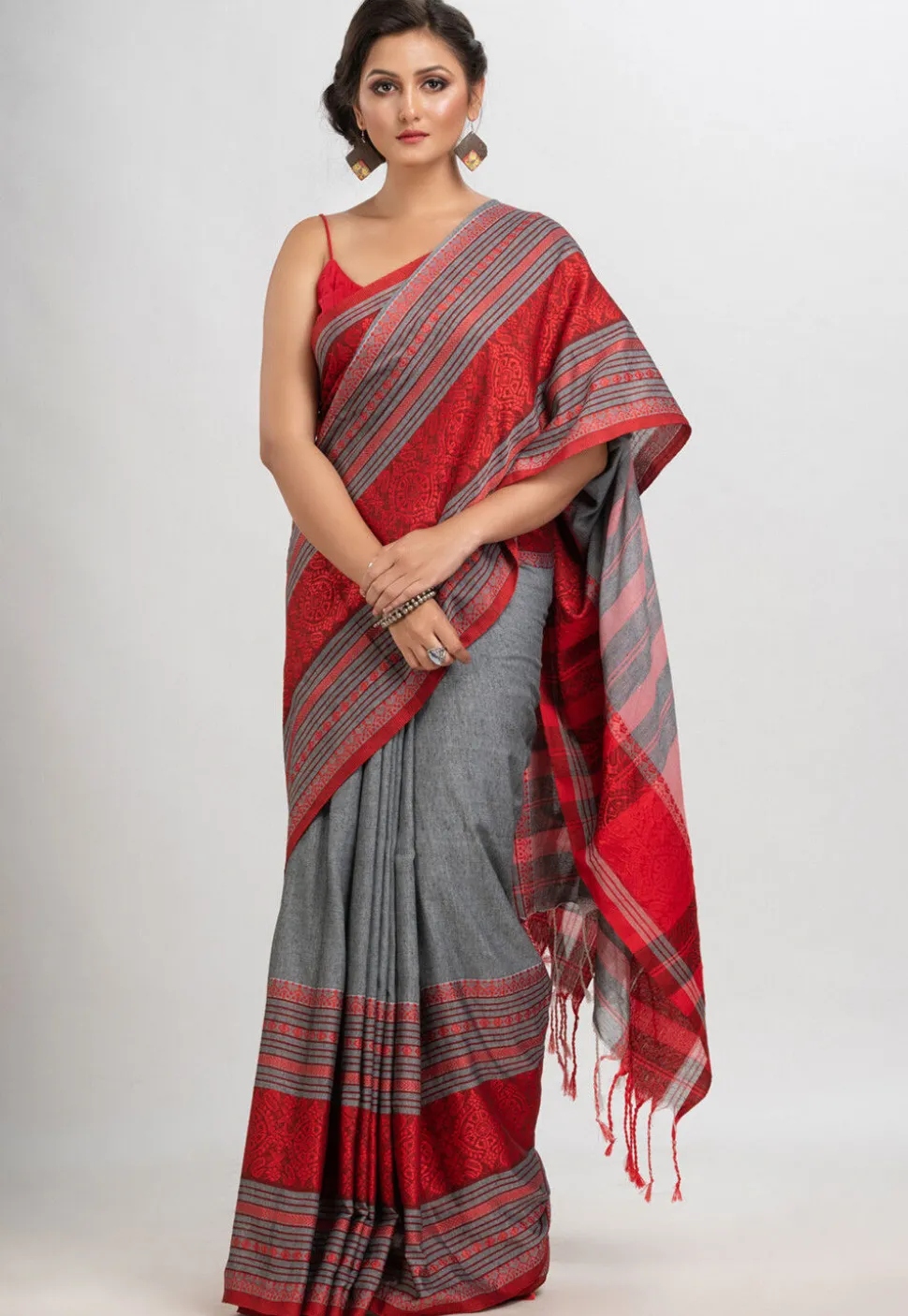 Handloom Cotton Saree in Grey