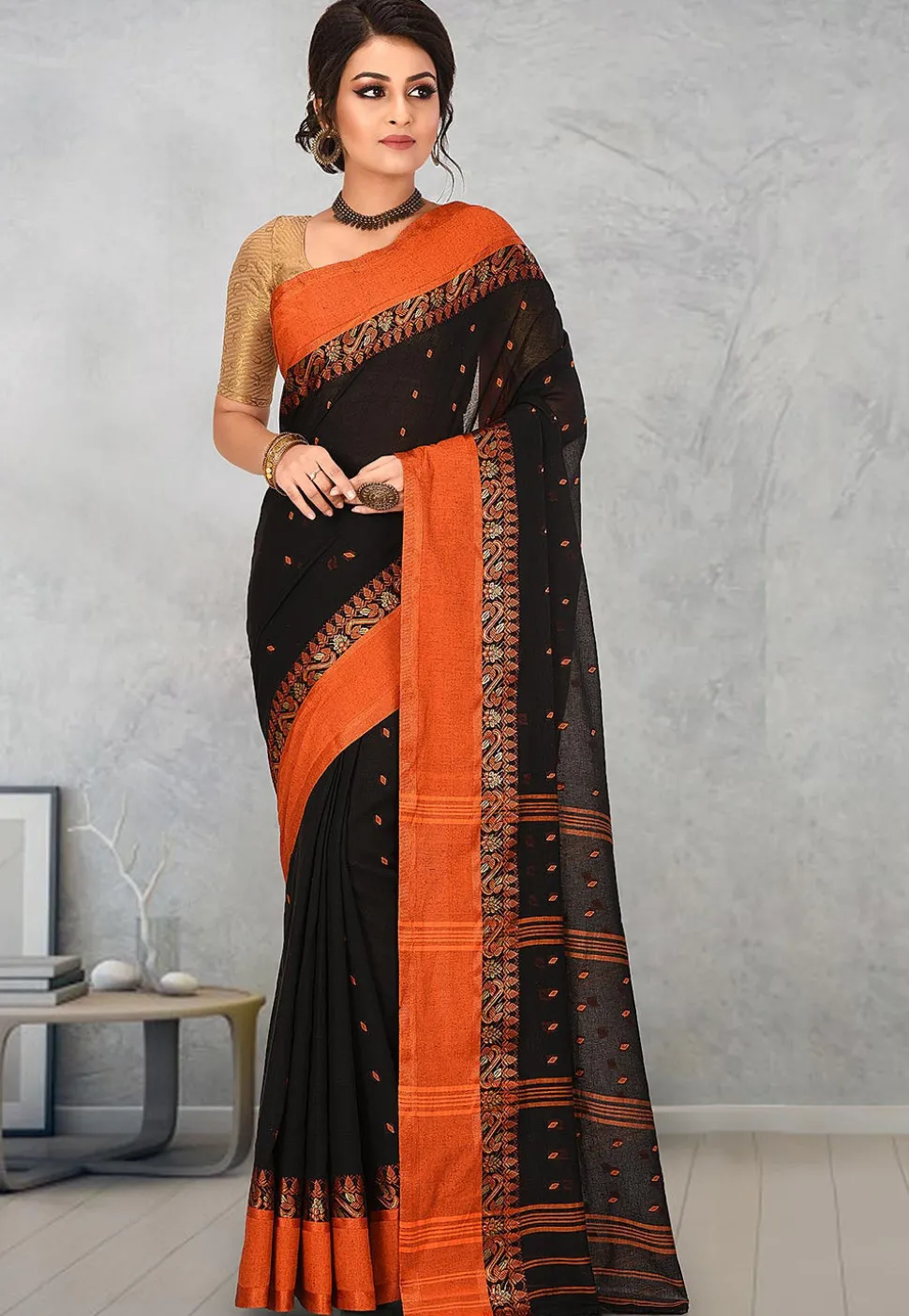 Handloom Cotton Tant Saree in Black