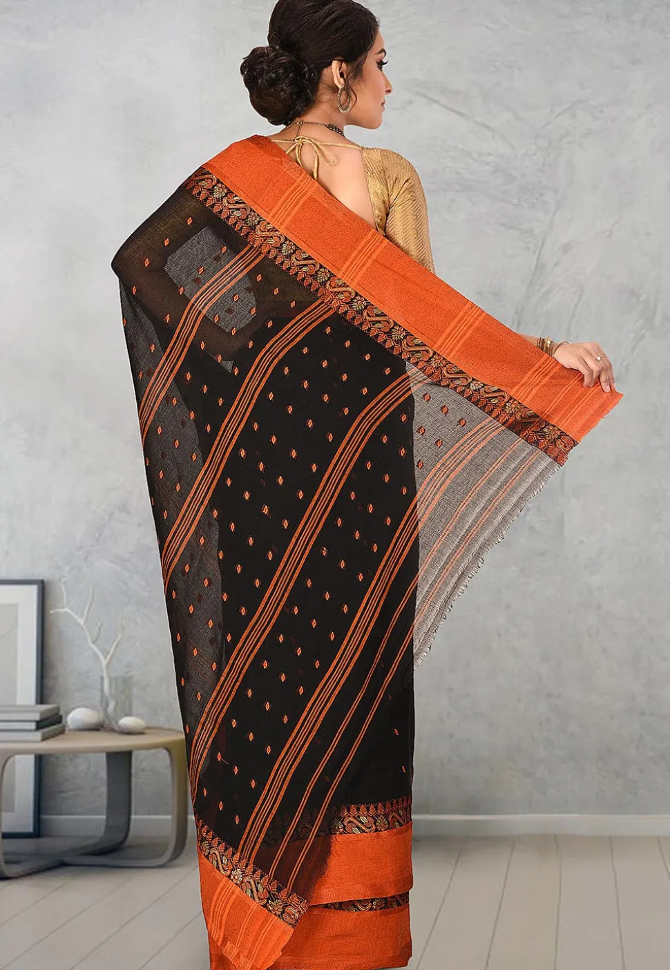 Handloom Cotton Tant Saree in Black