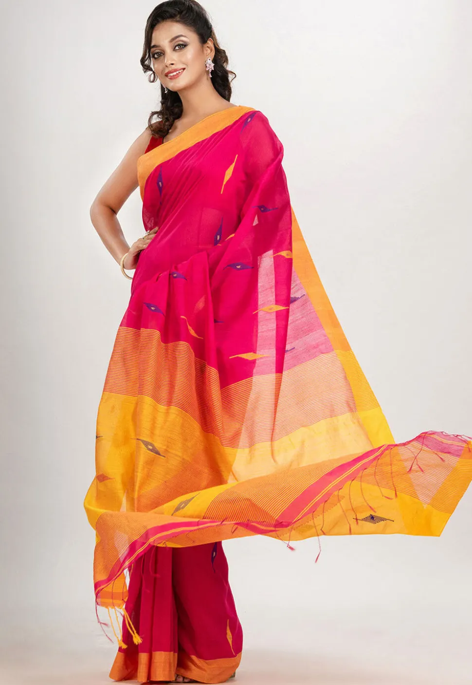 Handloom Jamdani Cotton Saree in Fuchsia