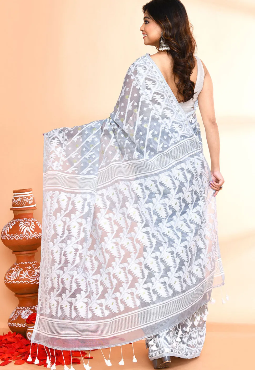 Handloom Jamdani Cotton Silk Saree in Light Grey