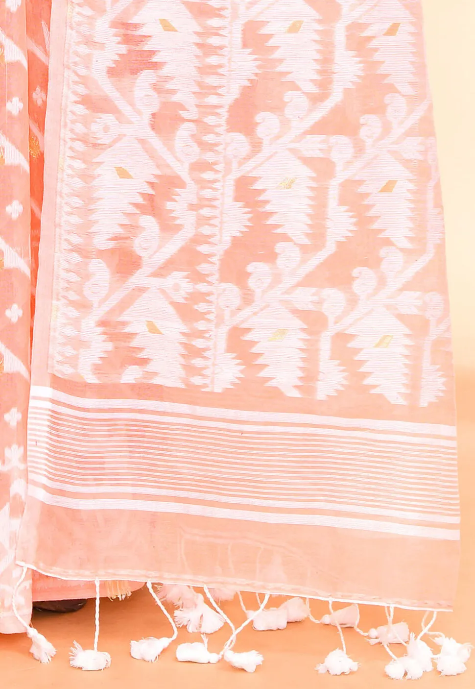 Handloom Jamdani Cotton Silk Saree in Peach