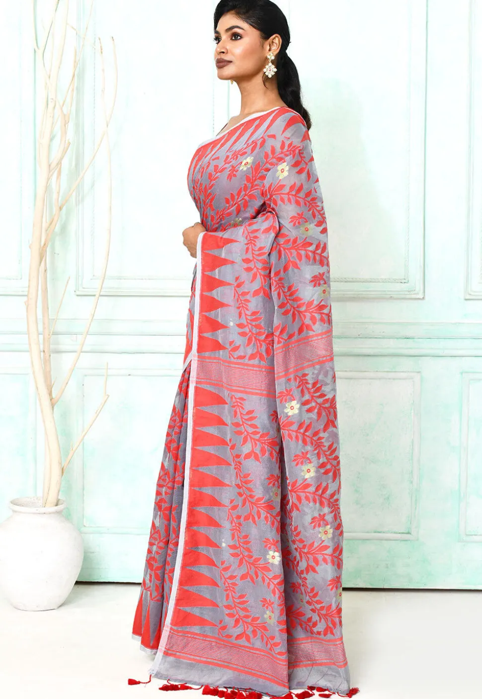 Handloom Jamdani Cotton Silk Saree in Grey
