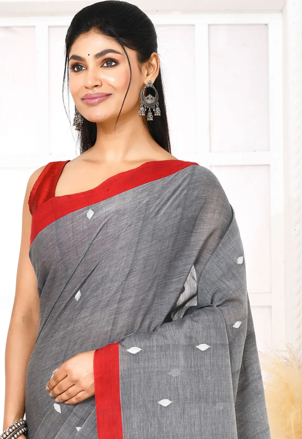 Handloom Jamdani Pure Cotton Saree in Grey