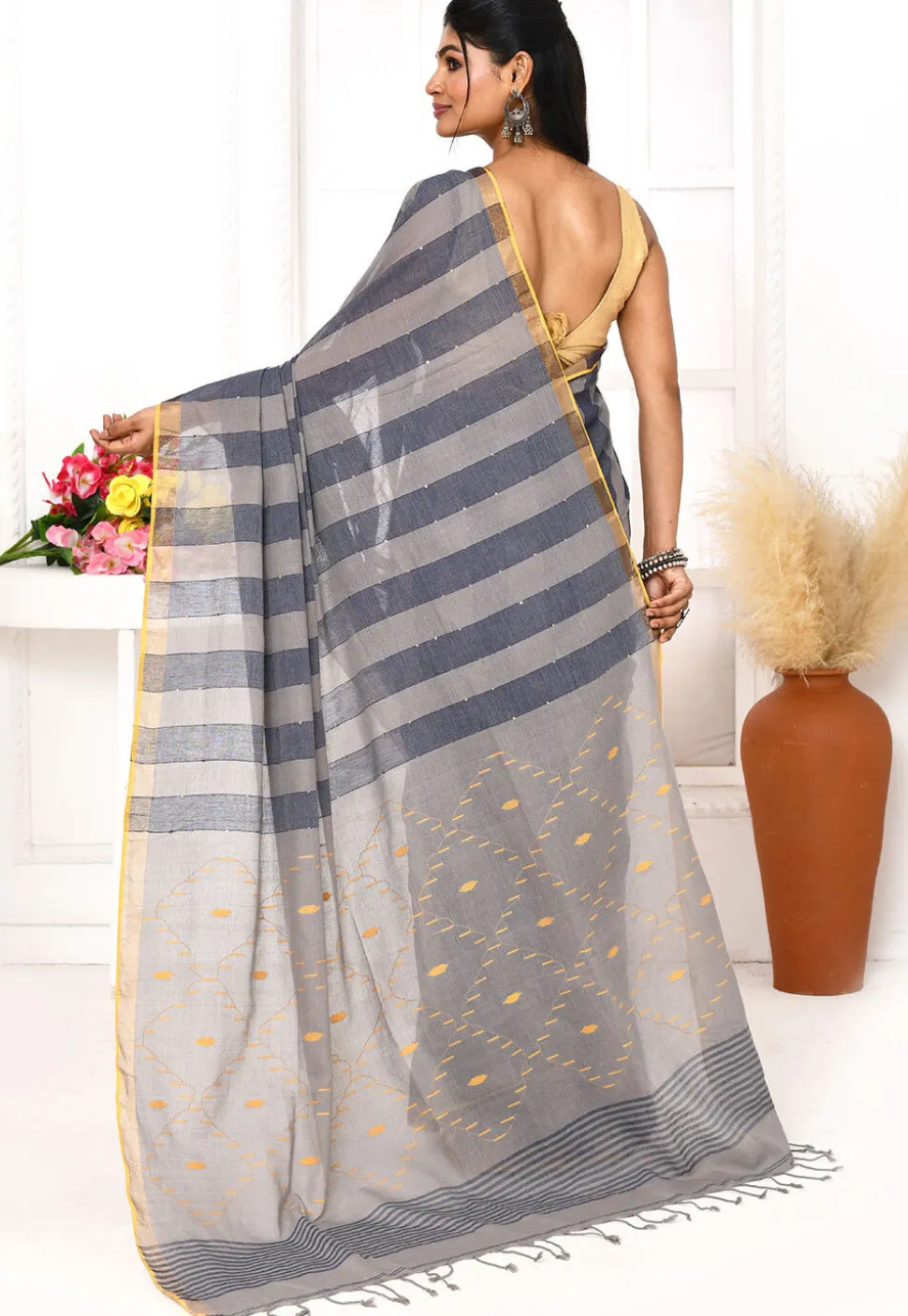 Handloom Jamdani Pure Cotton Saree in Dark Grey and Light Grey