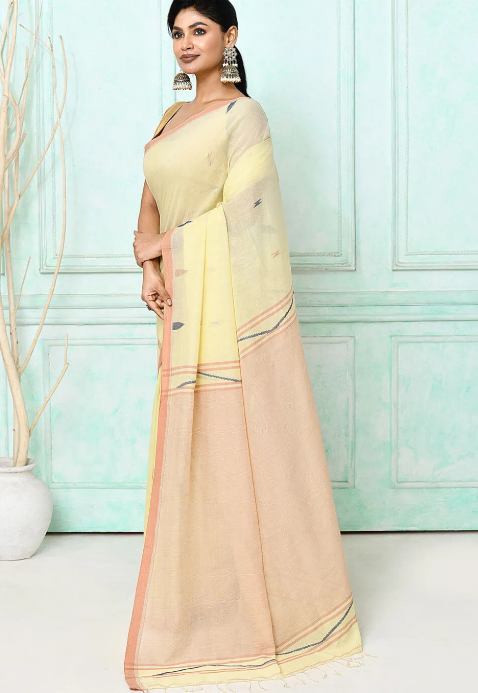 Handloom Jamdani Pure Cotton Saree in Light Yellow