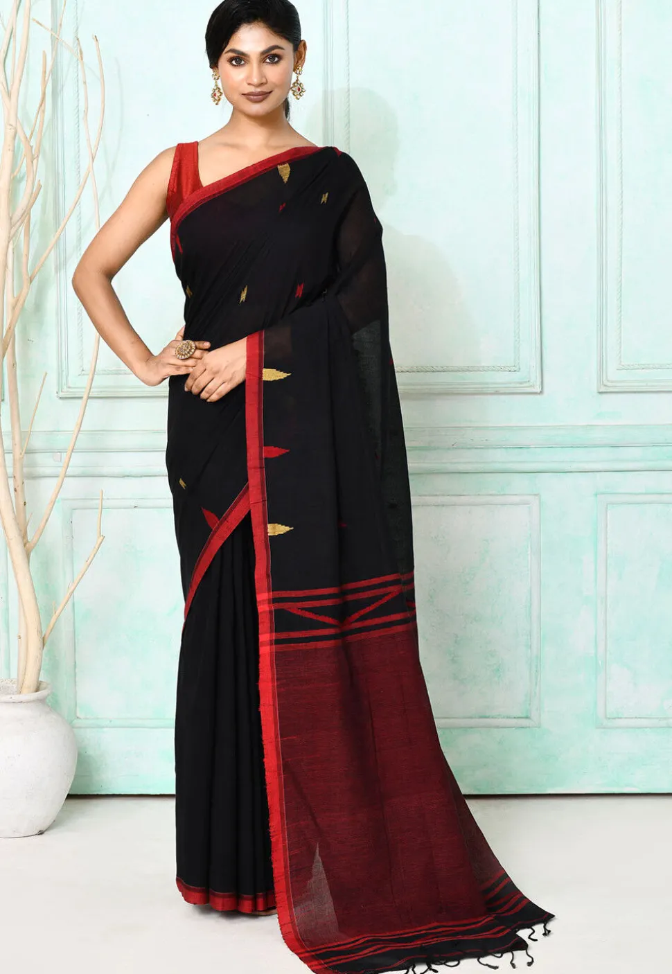Handloom Jamdani Pure Cotton Saree in Black