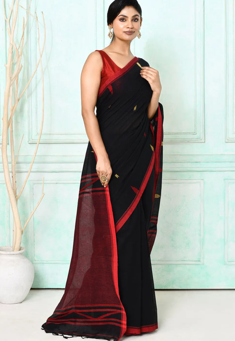 Handloom Jamdani Pure Cotton Saree in Black