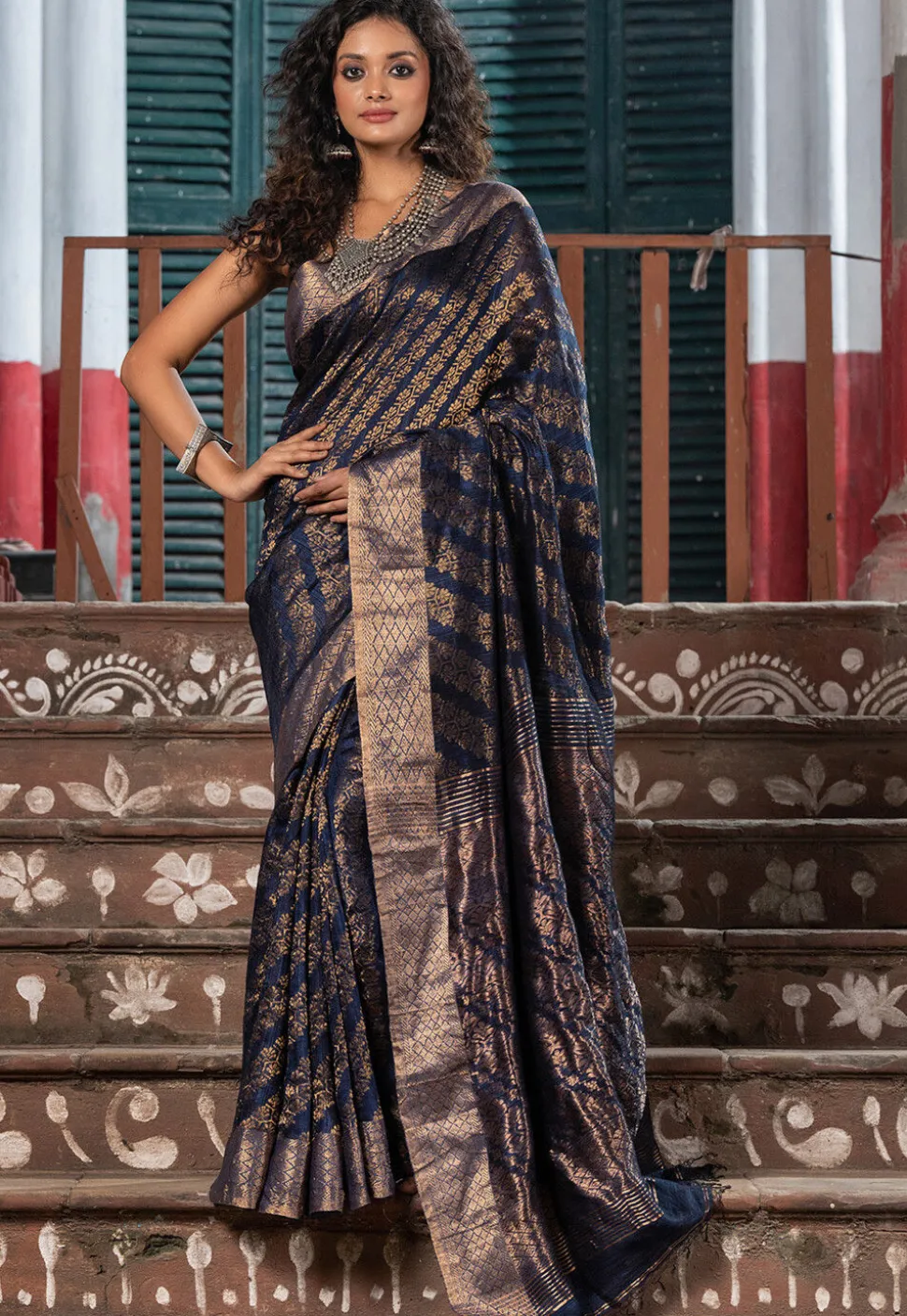 Handloom Jamdani Pure Matka Silk Saree in Navy blue