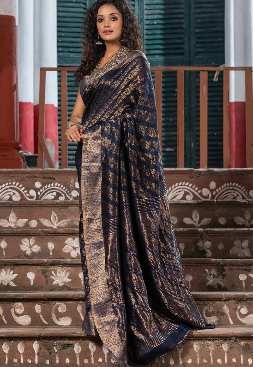 Handloom Jamdani Pure Matka Silk Saree in Navy blue