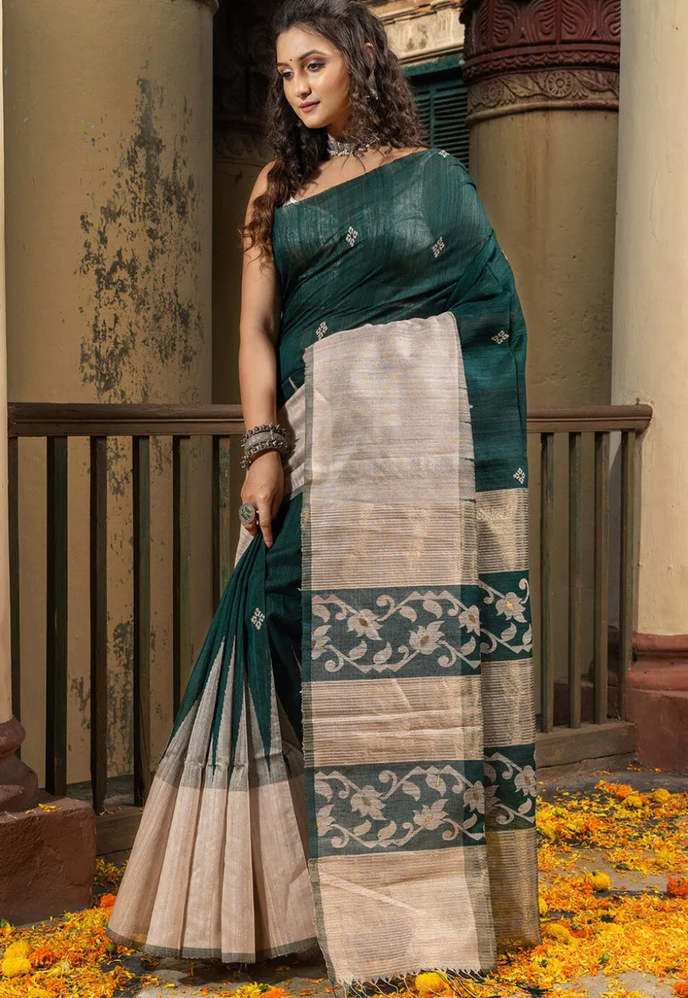 Handloom Jamdani Pure Matka Silk Saree in Dark Green