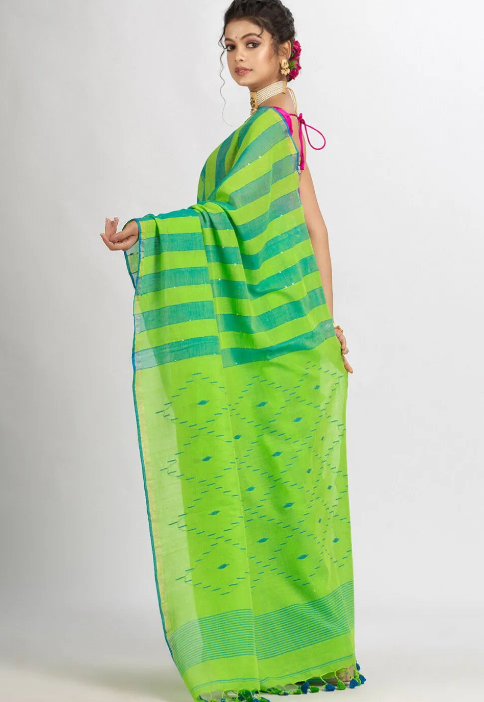 Handloom Pure Cotton Saree in Light Green and Green