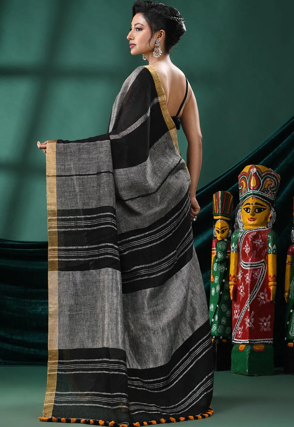 Handloom Pure Linen Saree in Black and Grey