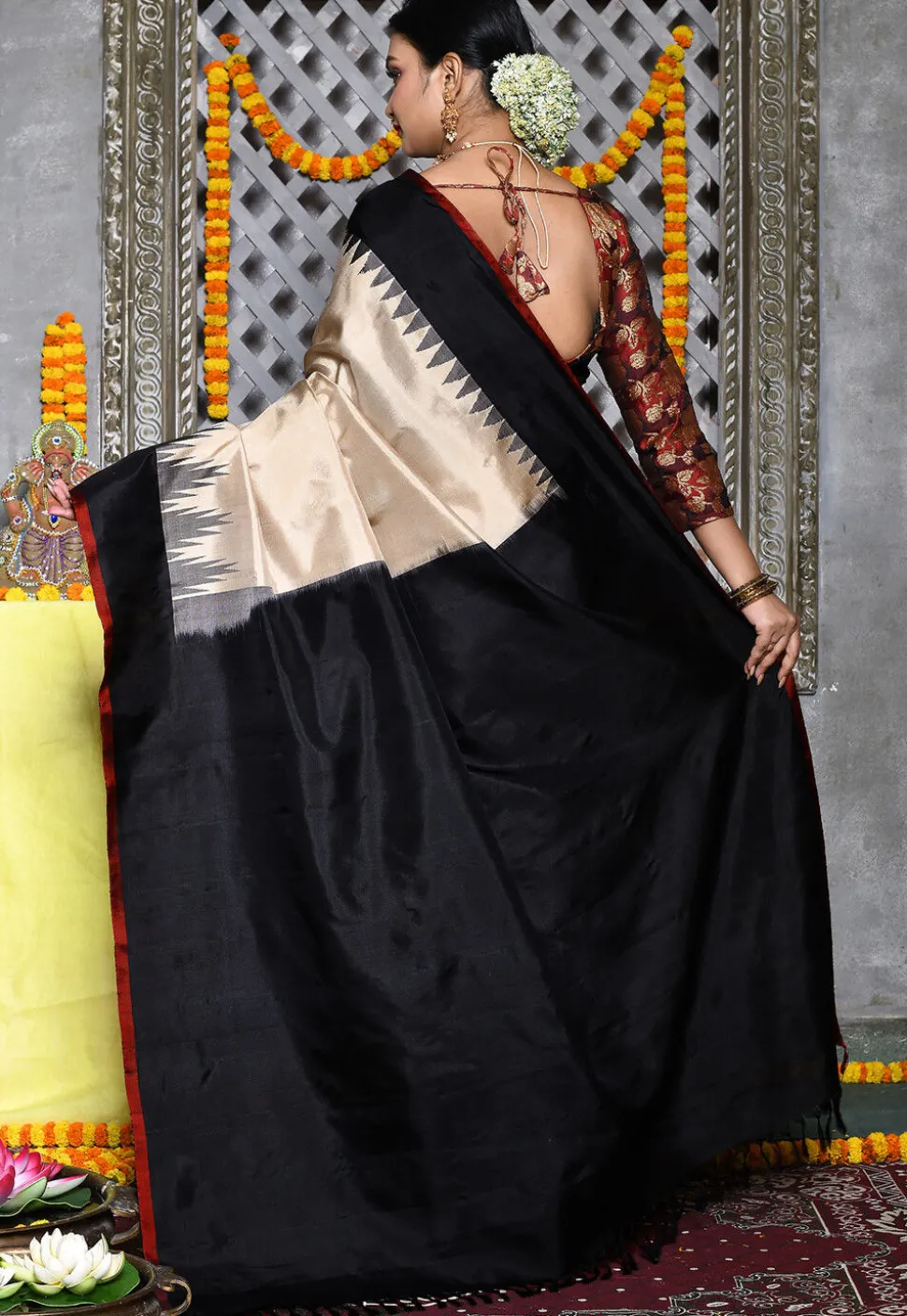 Handloom Pure Silk Gadwal Saree in Light Beige