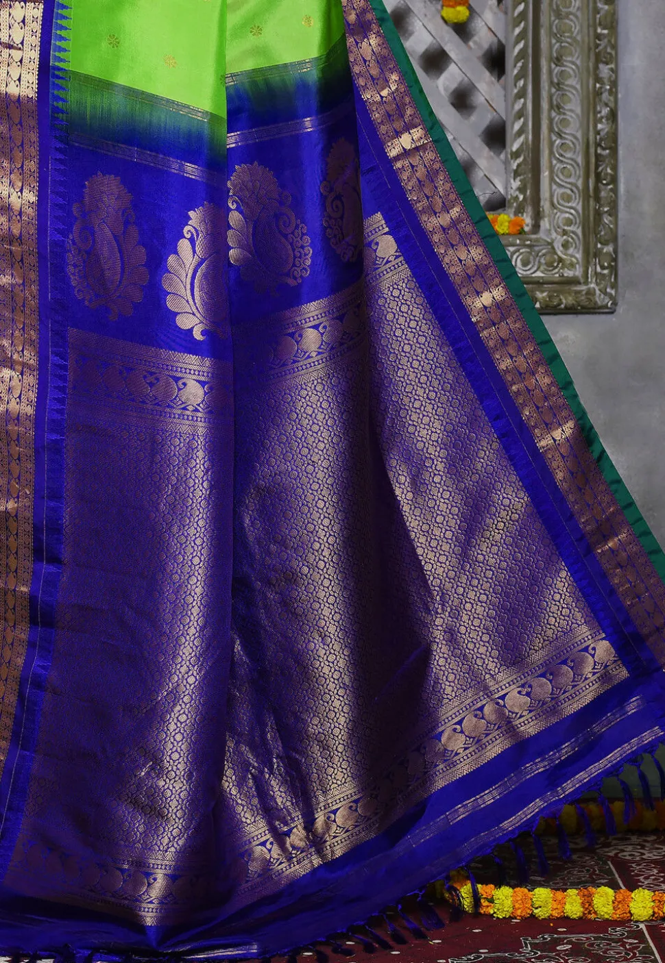 Handloom Pure Silk Gadwal Saree in Light Green