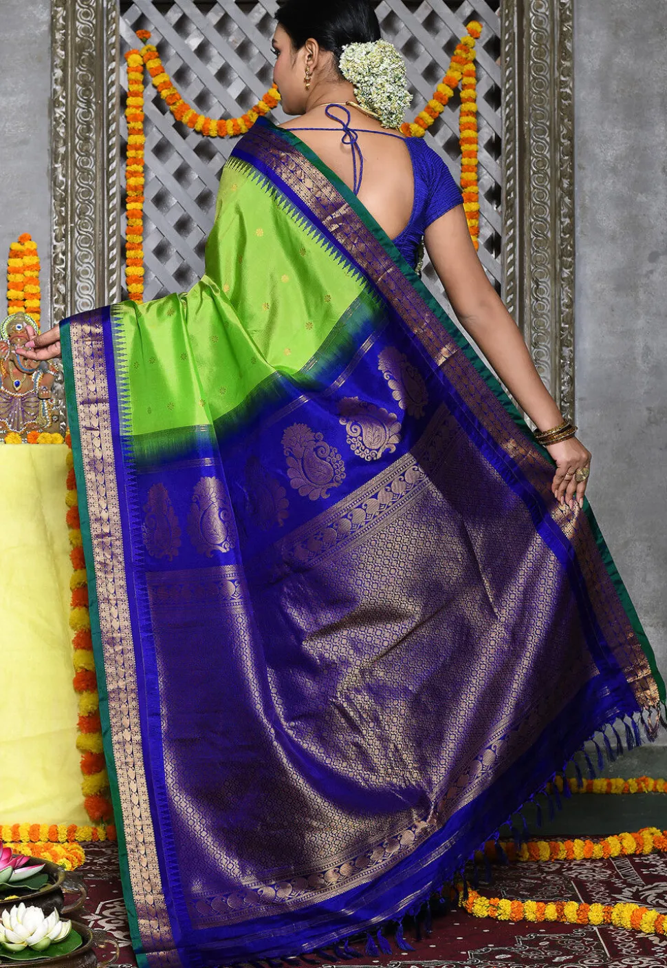 Handloom Pure Silk Gadwal Saree in Light Green