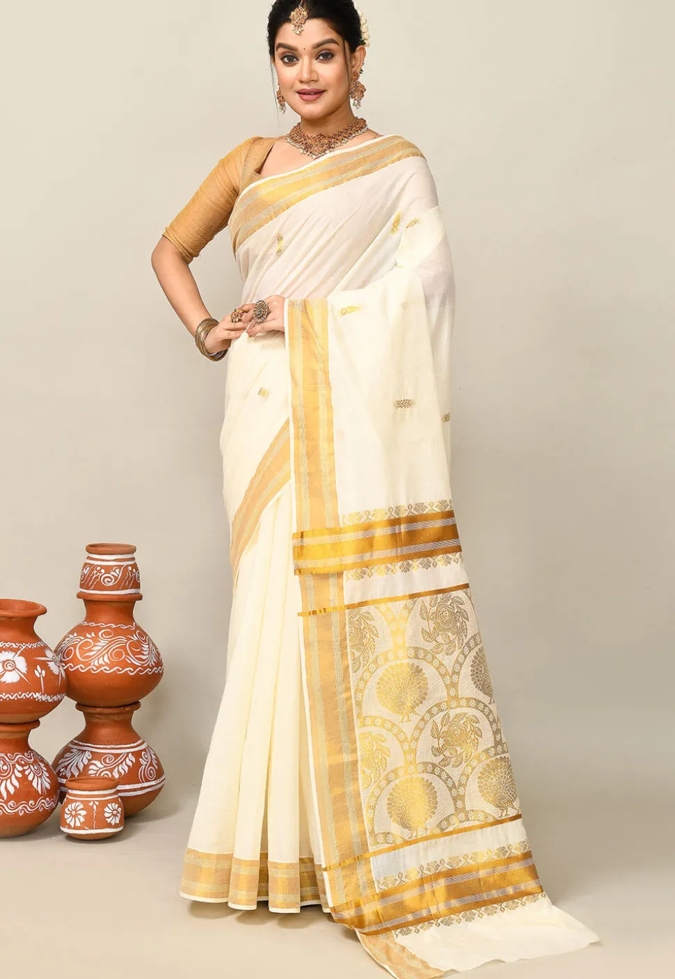 Kerala Kasavu Pure Cotton Saree in Off White