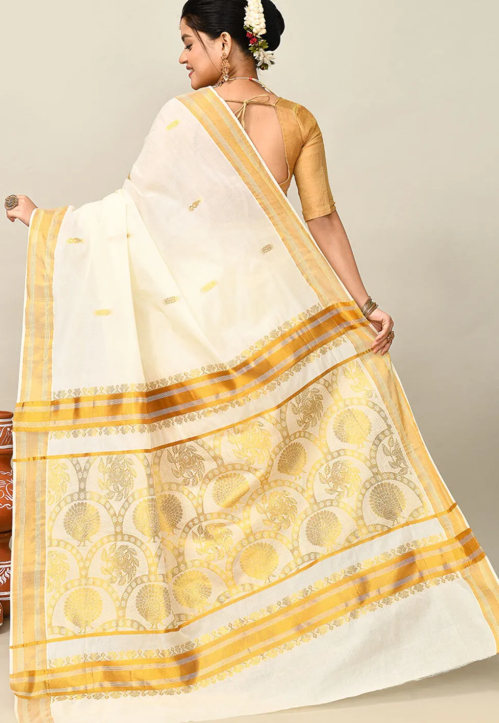 Kerala Kasavu Pure Cotton Saree in Off White