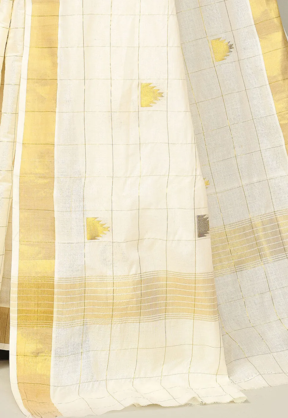 Kerala Kasavu Pure Cotton Saree in Off White