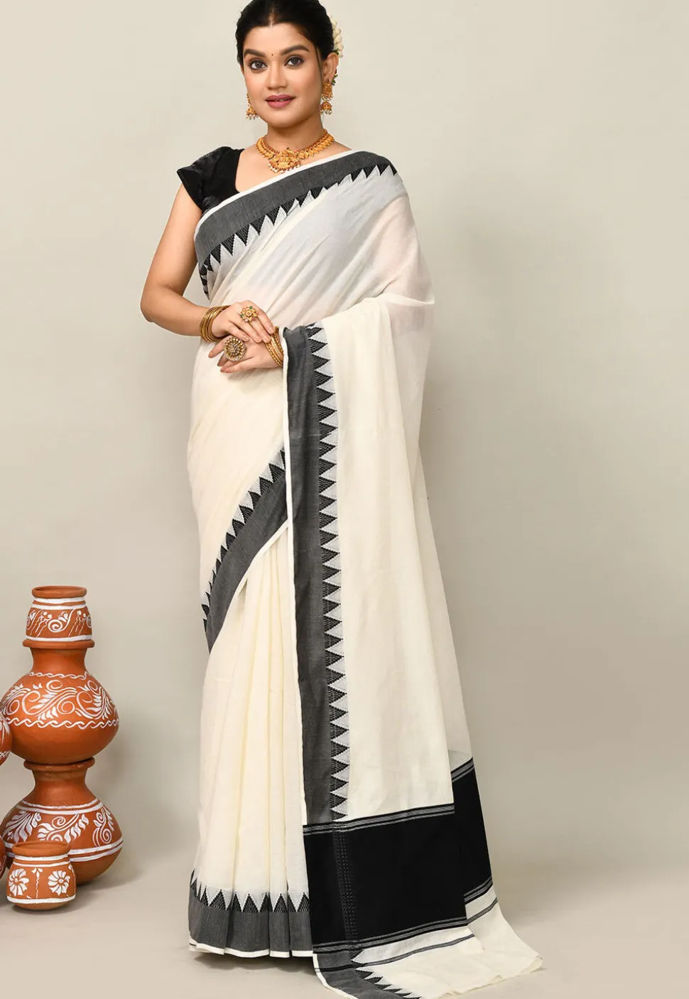 Kerala Kasavu Pure Cotton Saree in Off White