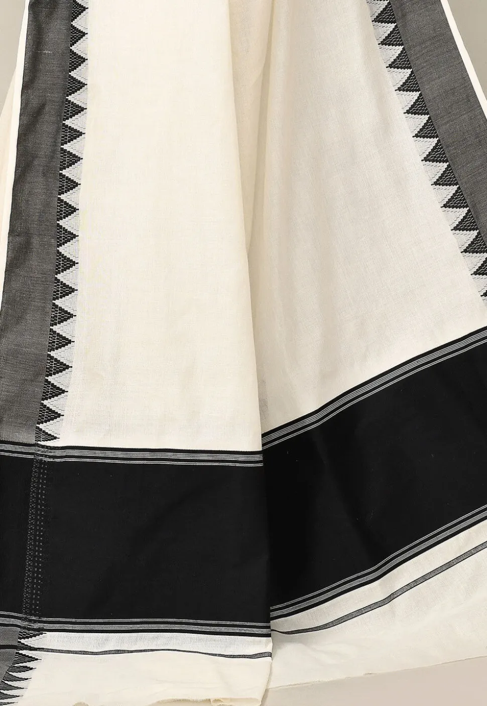 Kerala Kasavu Pure Cotton Saree in Off White
