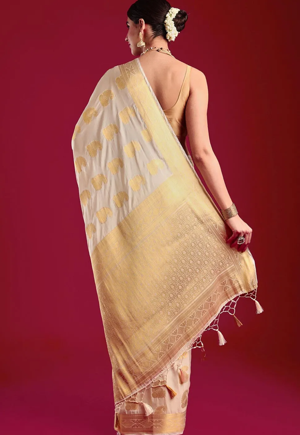 Kerela Kasavu Silk Crepe Saree in Cream