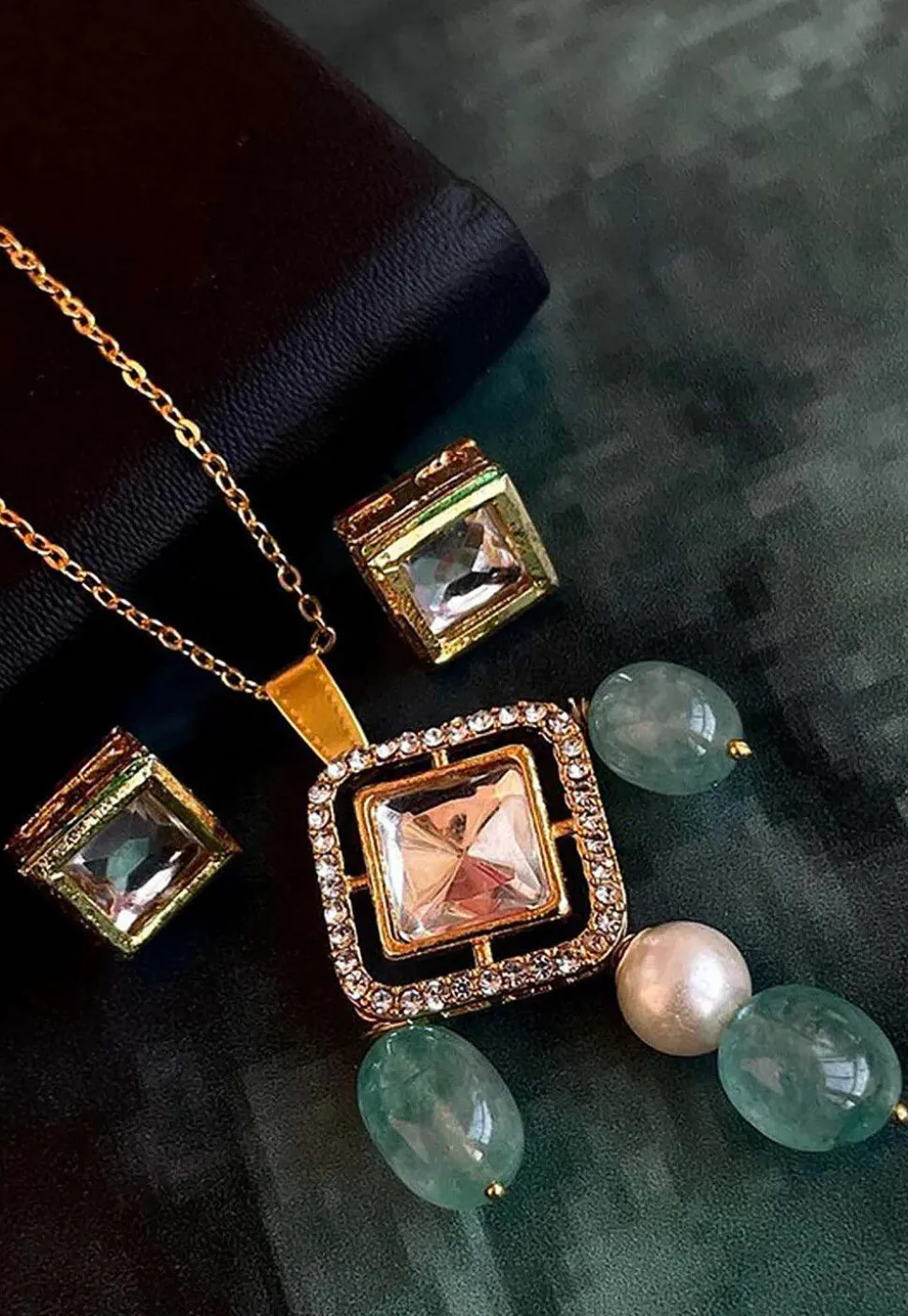 Kundan Pendant Set