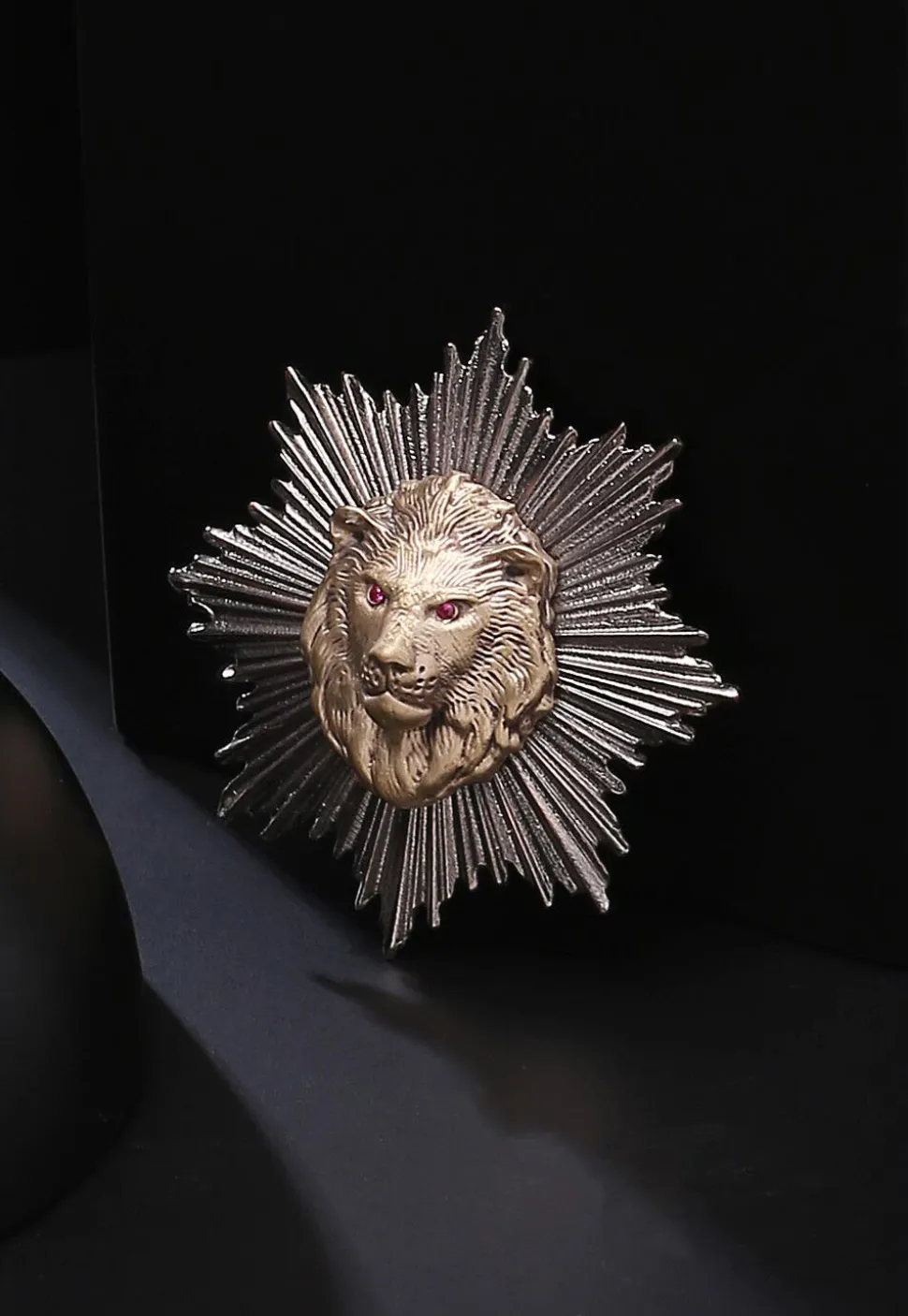 Royal Leader Metallic Brooch