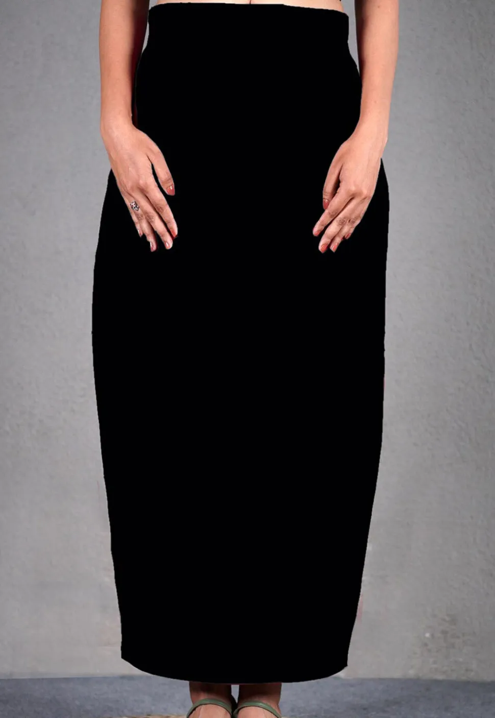 Solid Color Cotton Lycra Petticoat in Black