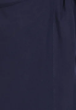 Solid Color Crepe Pant in Navy Blue