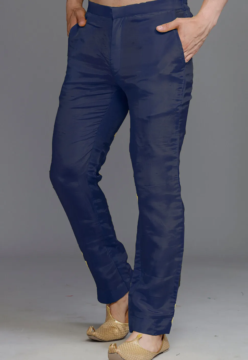 Solid Color Crepe Pant in Navy Blue