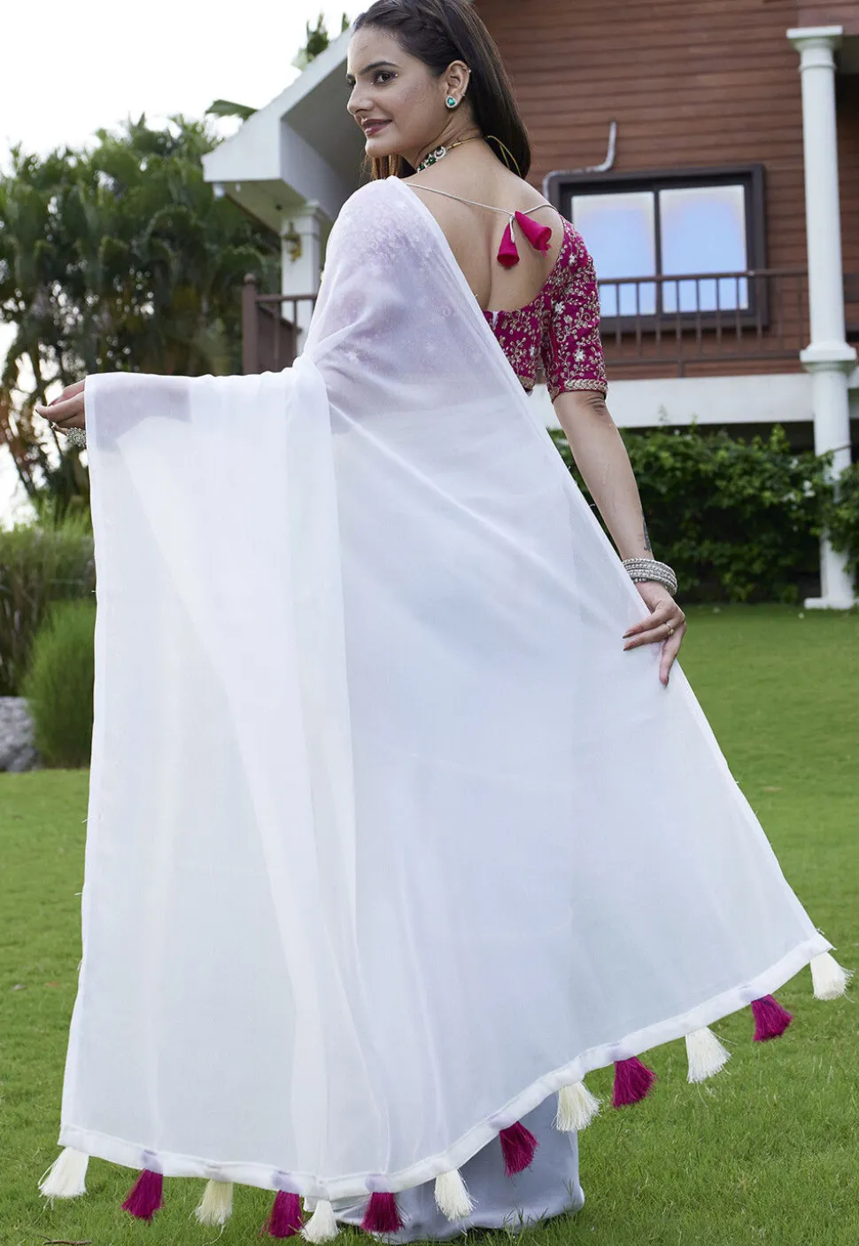 Solid Color Georgette Saree in Off White