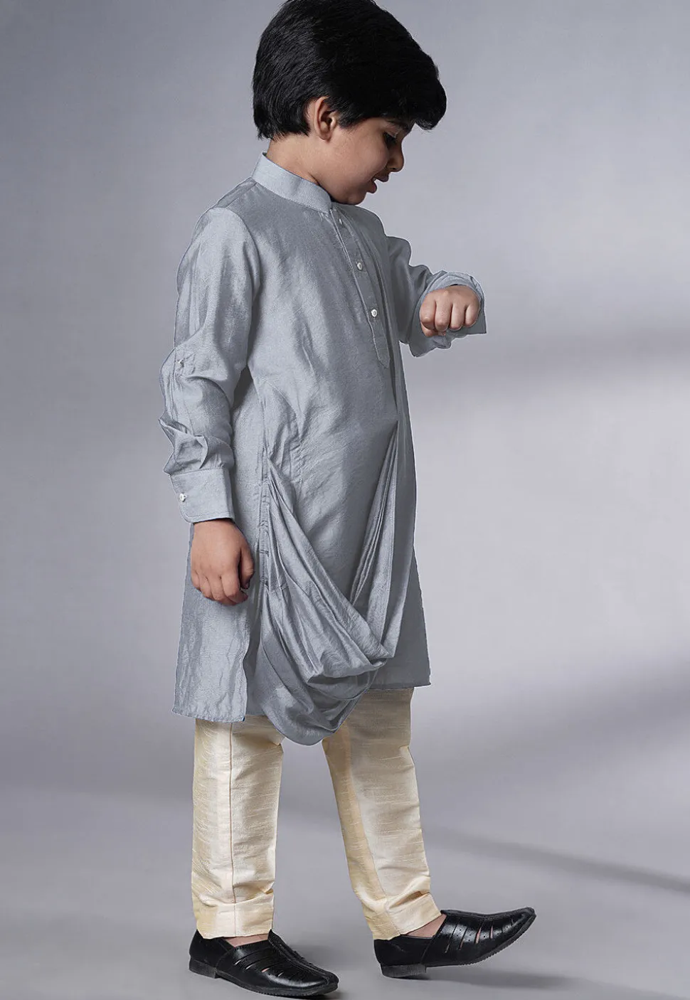 Solid Color Muslin Silk Kurta Set in Grey