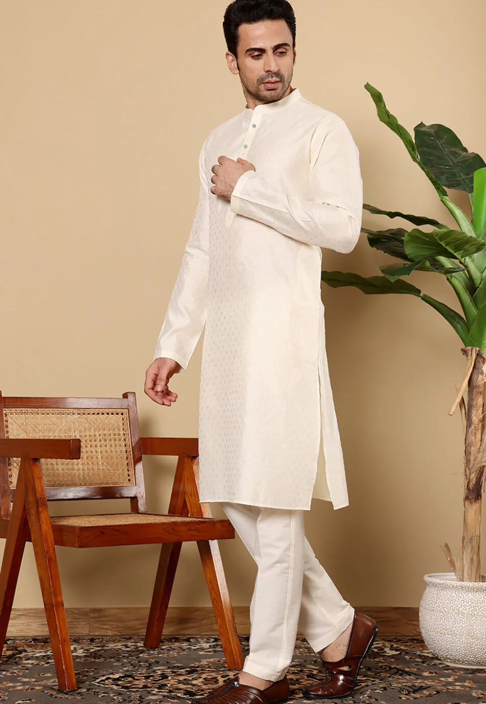 Solid Color Viscose Silk Kurta in Off White