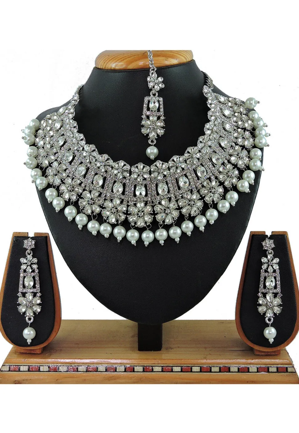 Stone Studded Choker Necklace Set