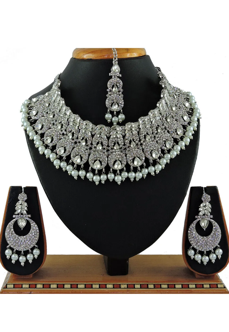 Stone Studded Choker Necklace Set