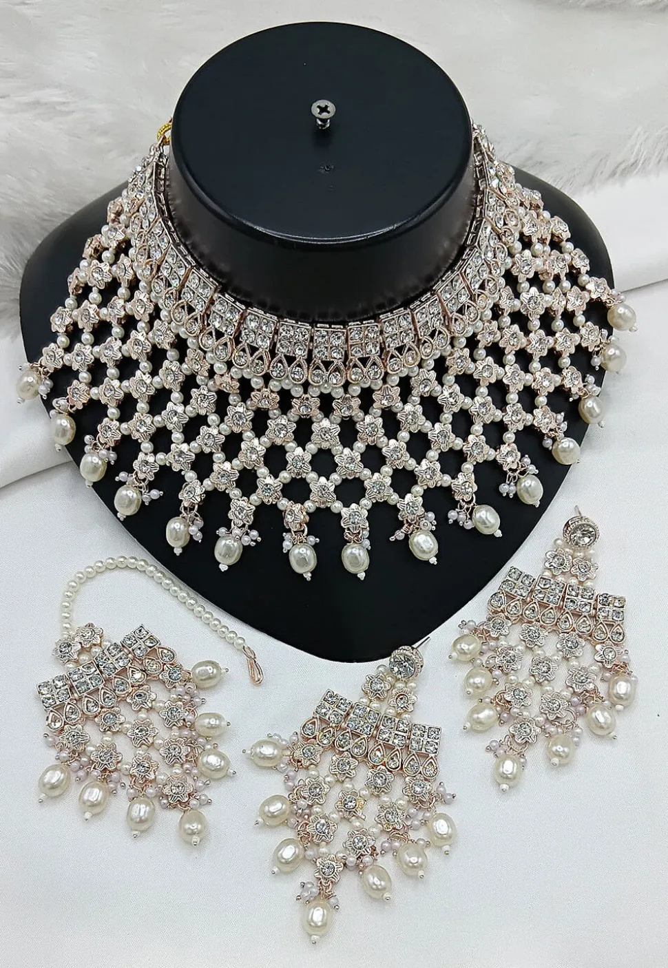 Stone Studded Choker Necklace Set
