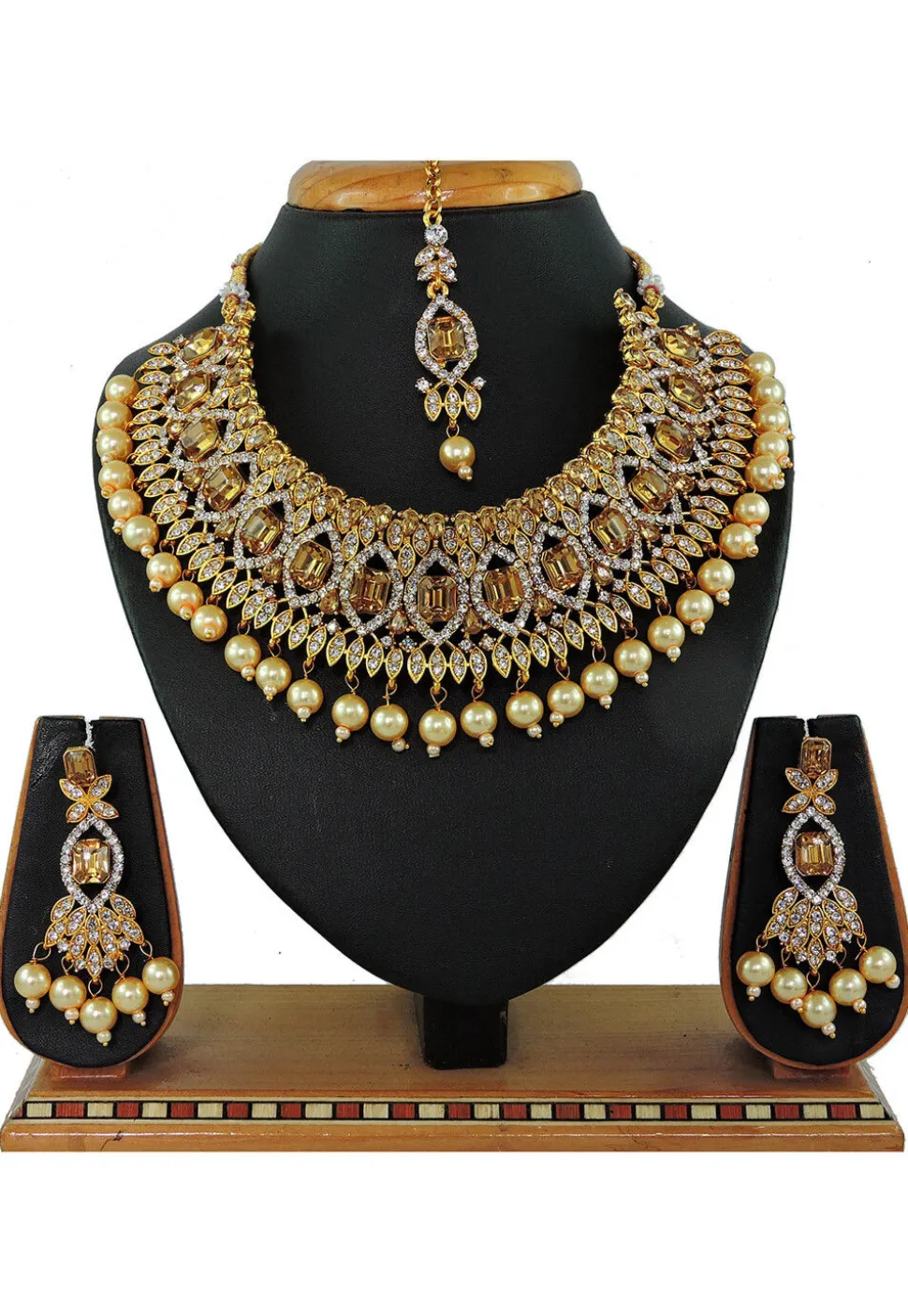 Stone Studded Choker Necklace Set