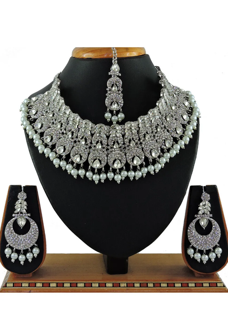 Stone Studded Choker Necklace Set