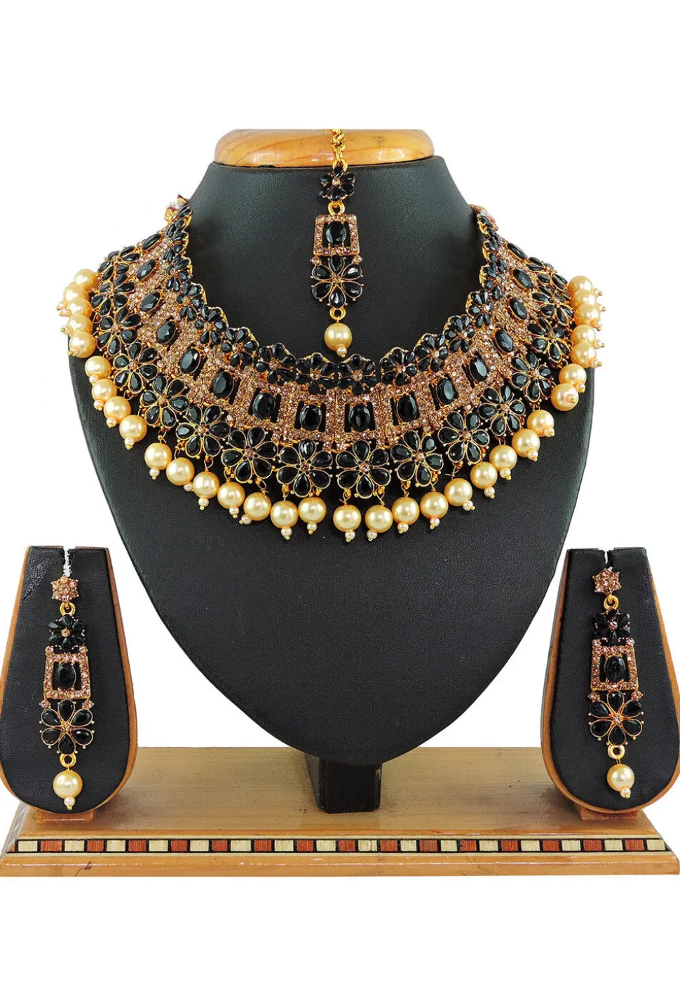 Stone Studded Choker Necklace Set