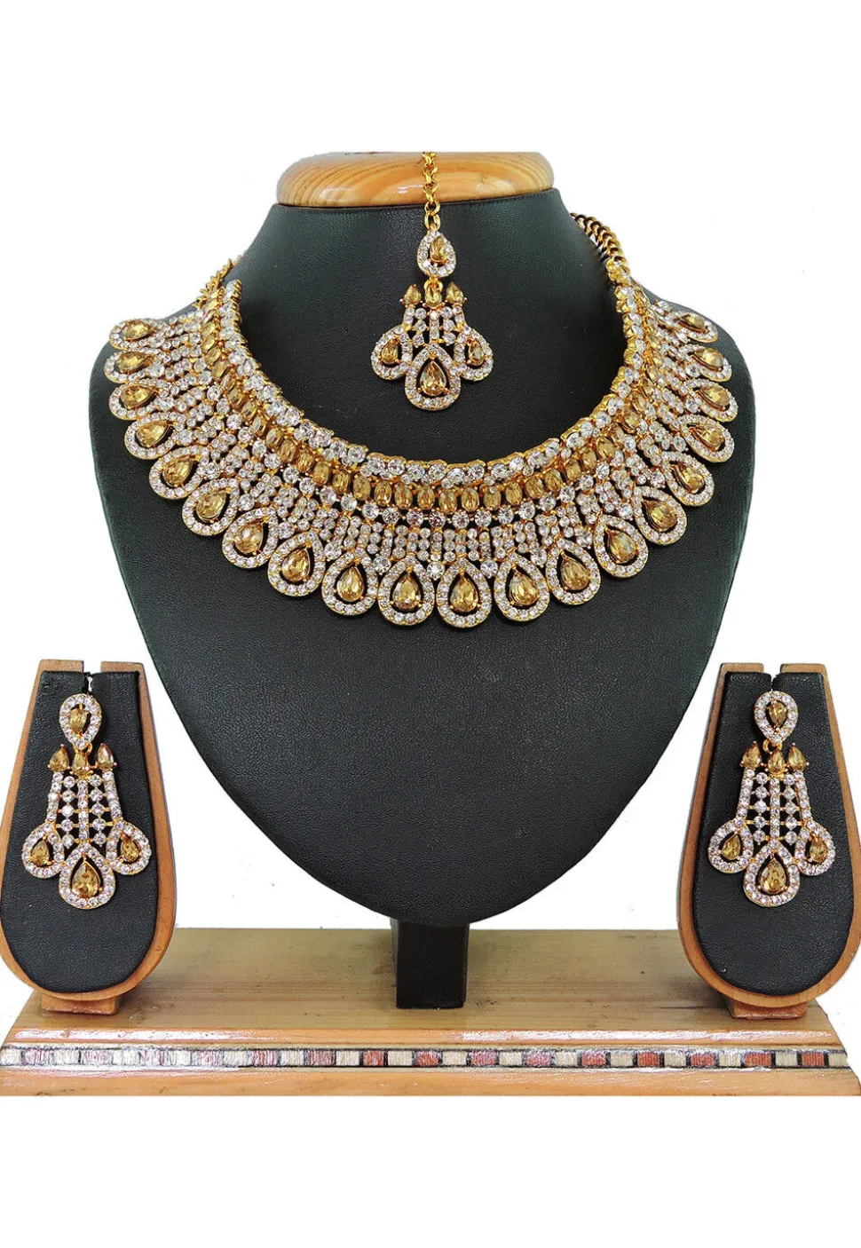 Stone Studded Choker Necklace Set