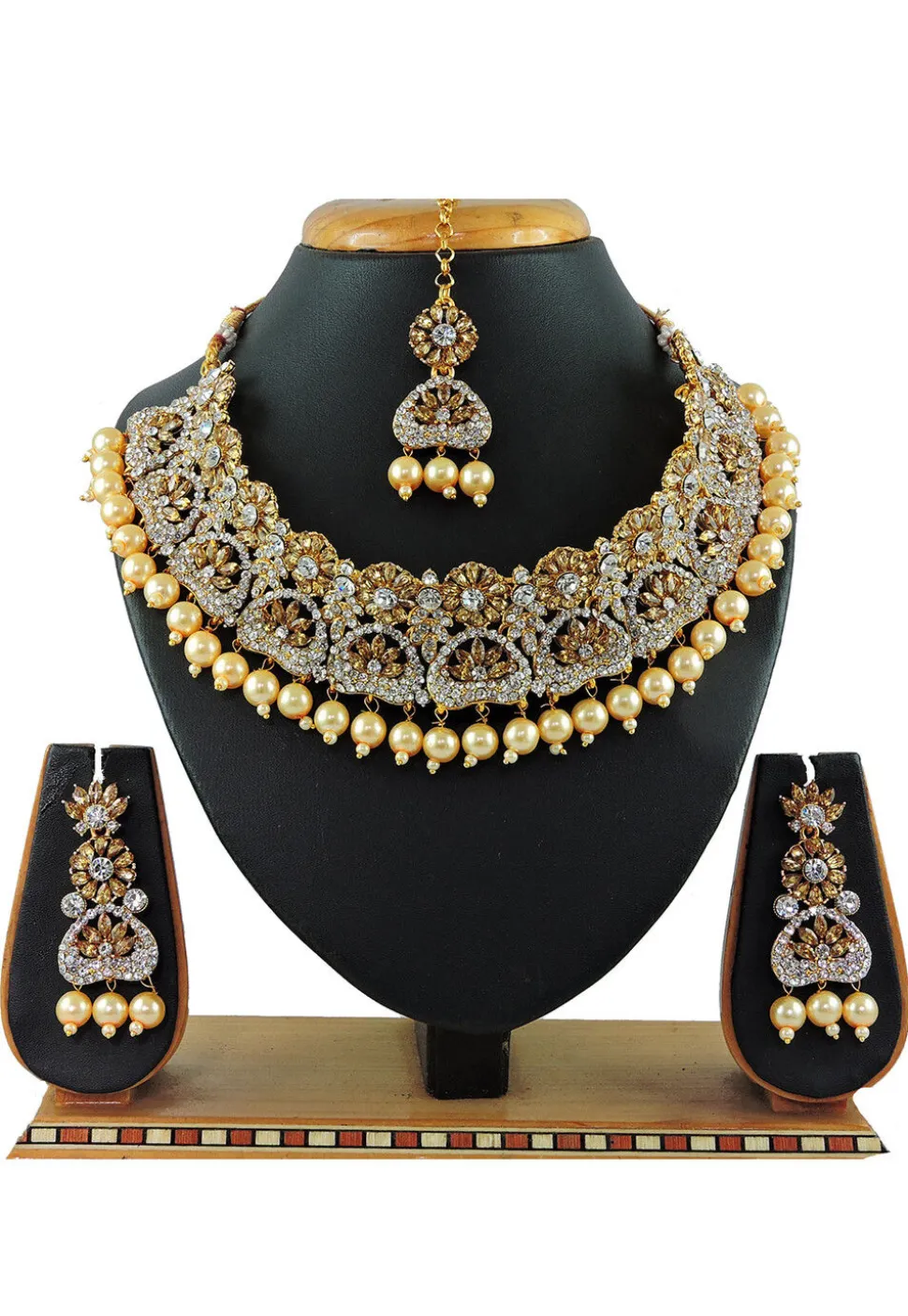 Stone Studded Choker Necklace Set
