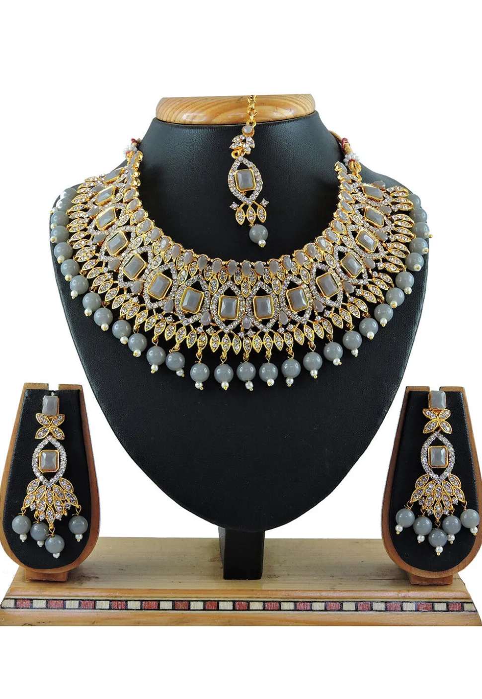 Stone Studded Choker Necklace Set