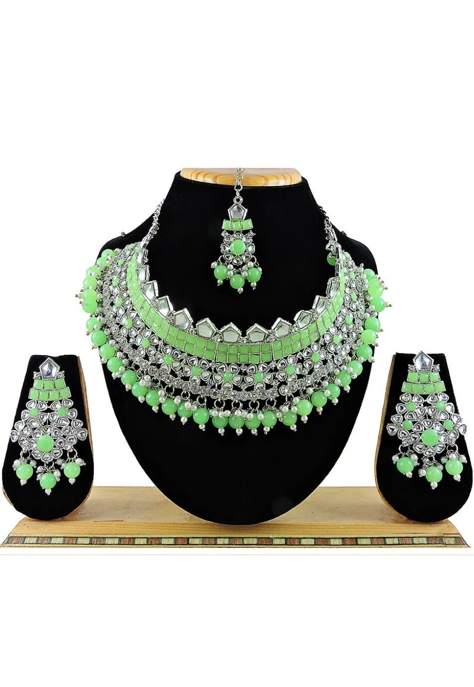 Stone Studded Necklace Set