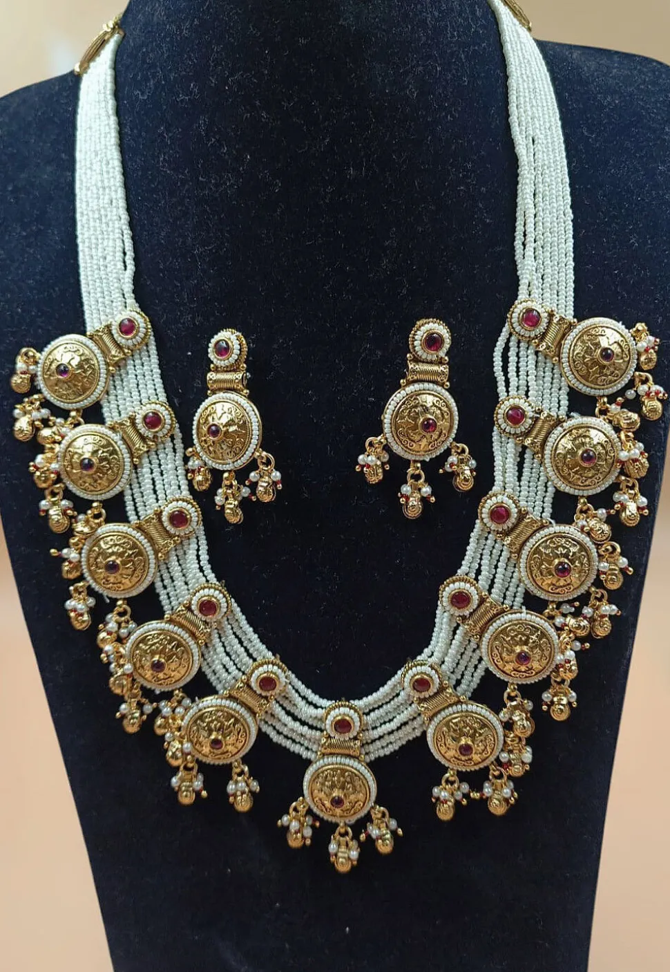 Stone Studded Necklace Set