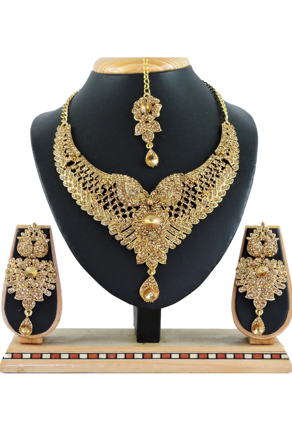 Stone Studded Necklace Set