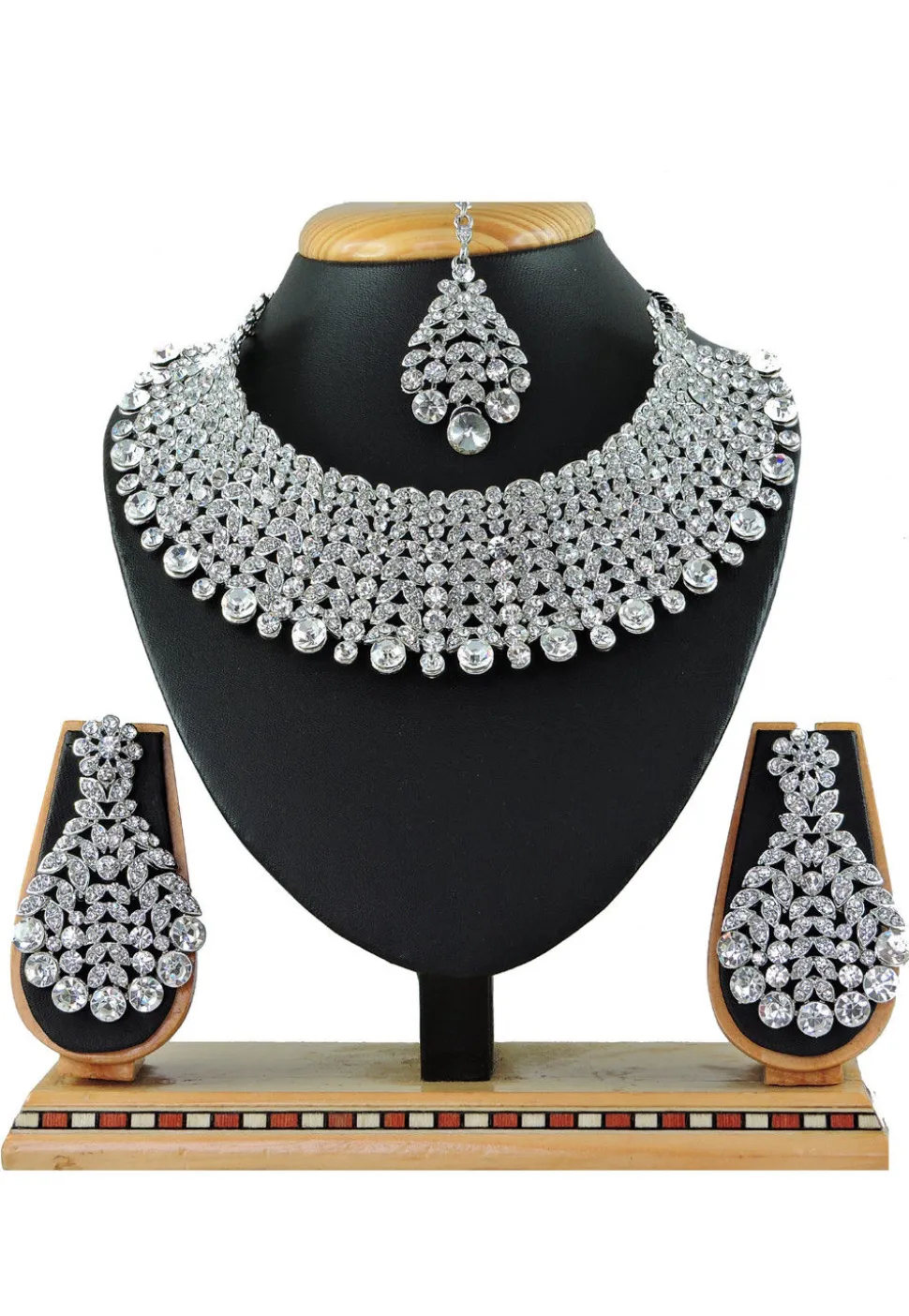 Stone Studded Necklace Set