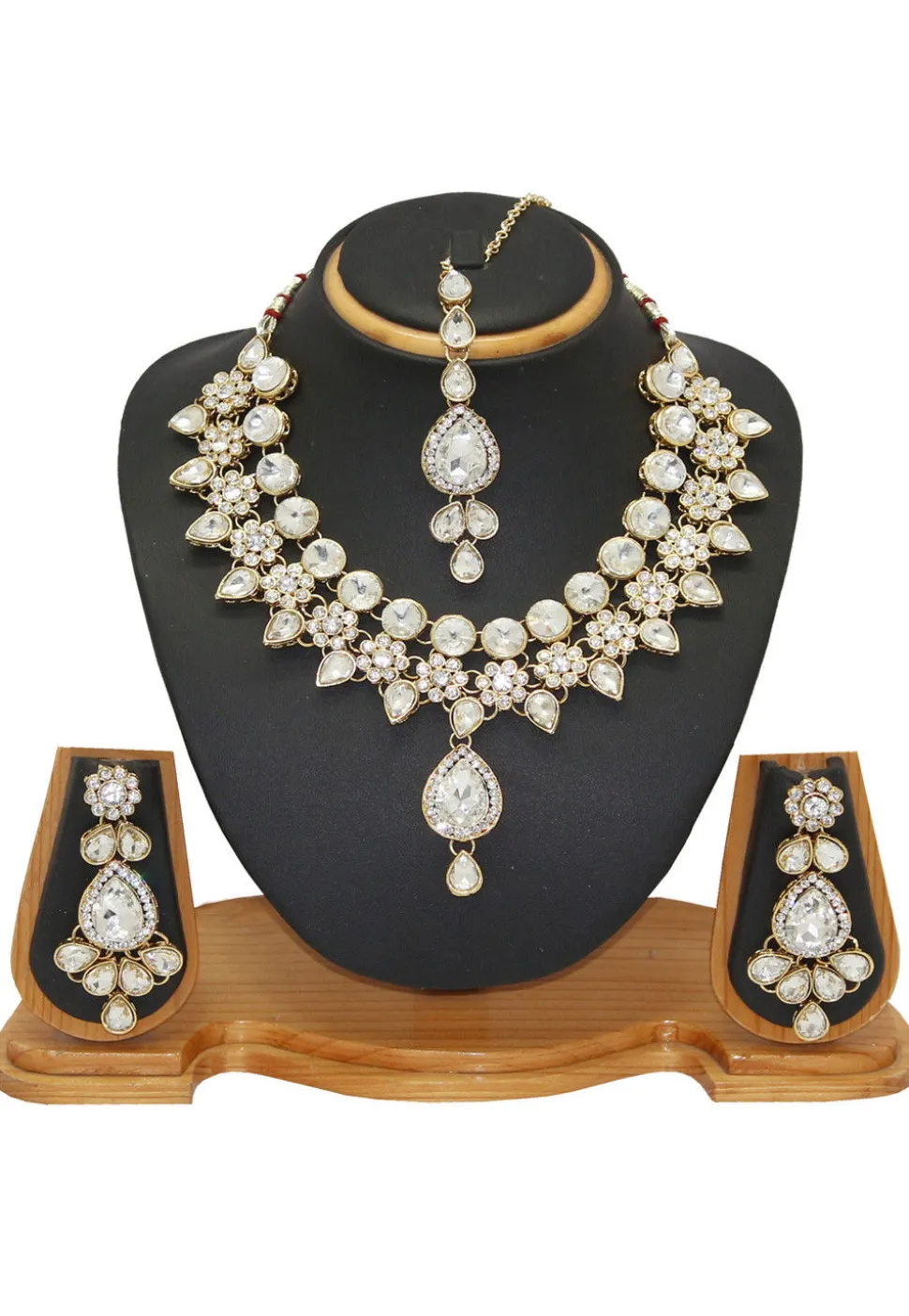 Stone Studded Necklace Set