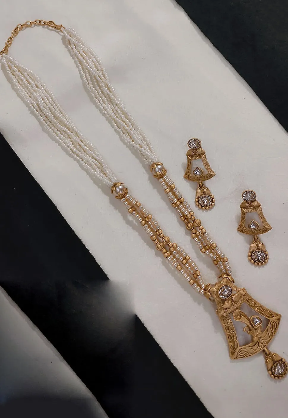 Stone Studded Necklace Set
